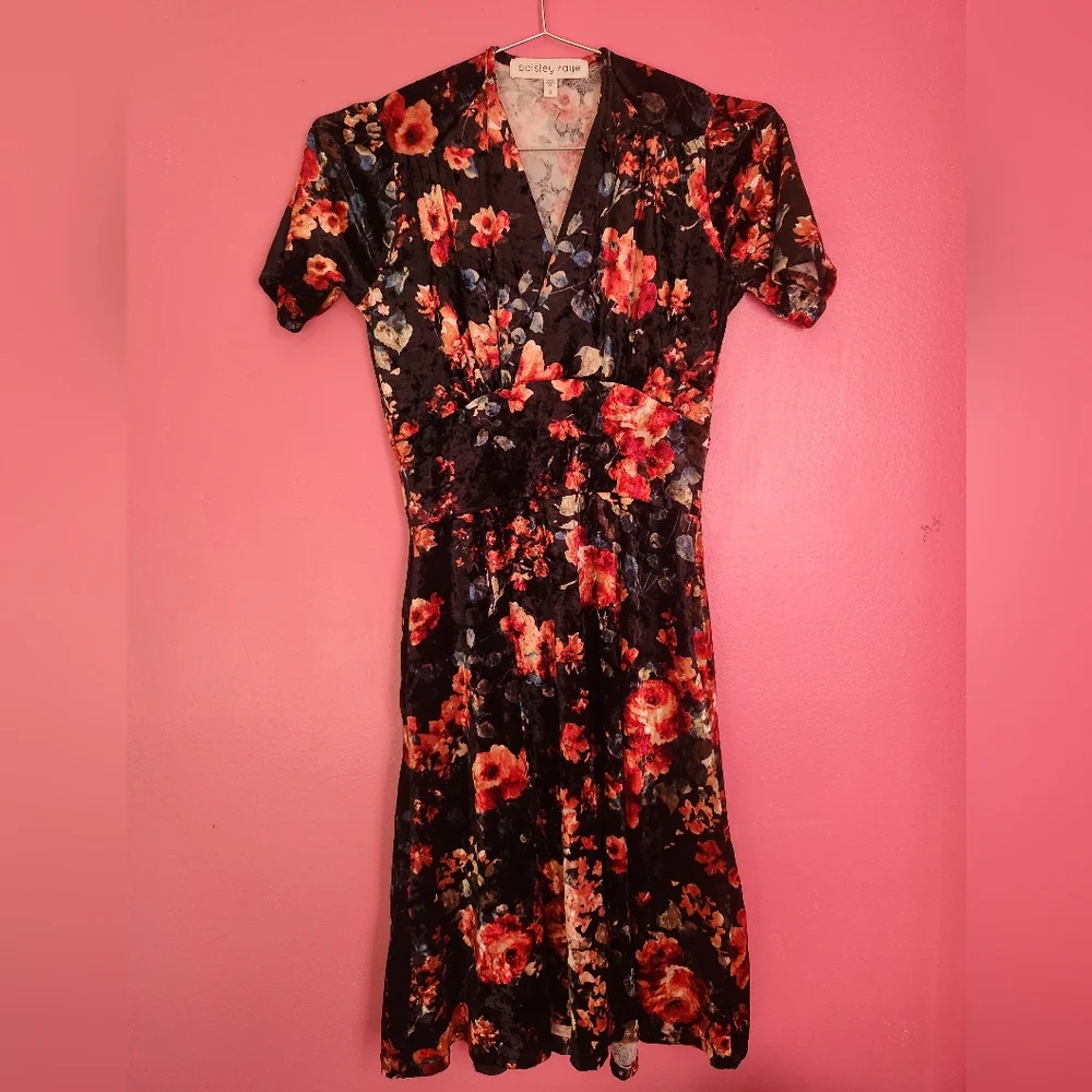Floral Midi Dress - Black and Red - Picture 2 of 10